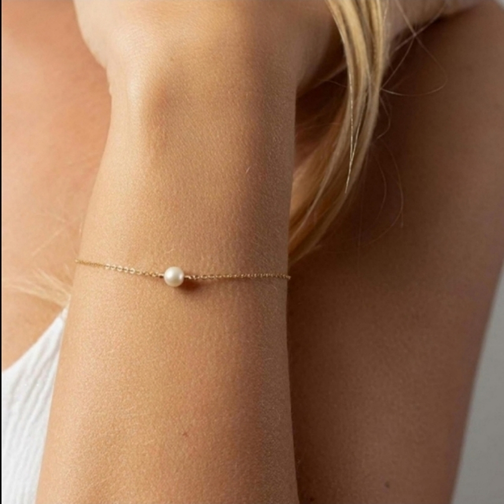 Free People Single Pearl Bracelet